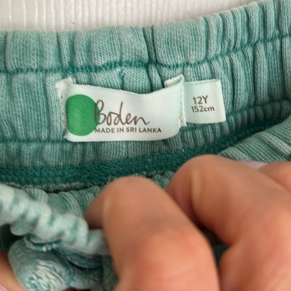 Mini Boden Garment Dyed Shorts Green - Picture 2 of 4